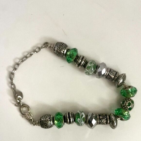 Green Charm Bracelet Adjustable in legnth Green and Silver in color‎ - Picture 2 of 4